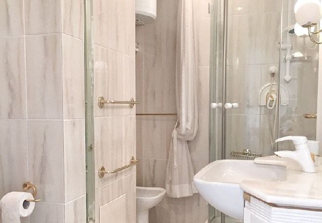 Appartamento a Luino - Cordelia 6 with lake view, balcony and pool Appartamento a Luino - Cordelia 6 with lake view, balcony and pool
