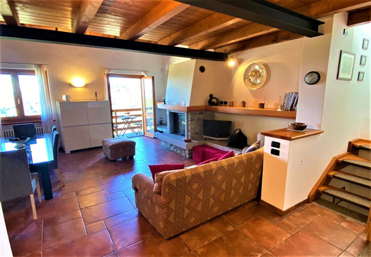 Casa a Pisano - Chalet Dania with garden, pool and lake view