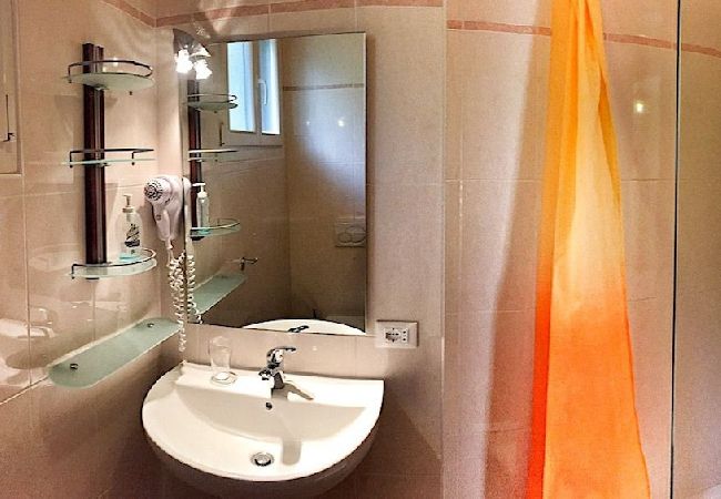 Appartamento a Brezzo di Bedero - Amarys 1 with amazing lake view and pool Appartamento a Brezzo di Bedero - Amarys 1 with amazing lake view and pool