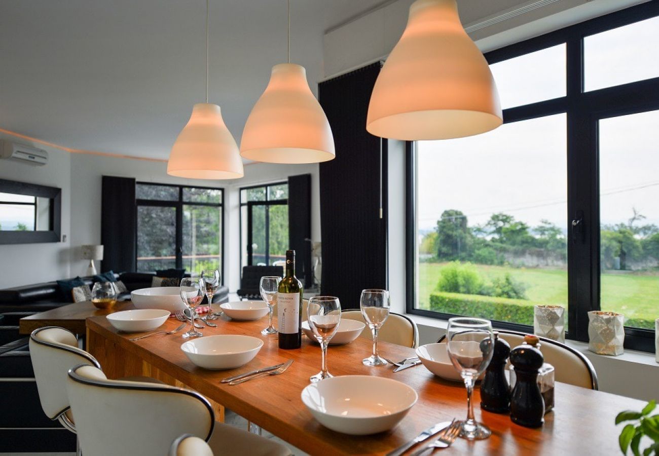 Villa a Lesa - Aurora Villa with pool in Lesa