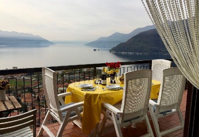 Appartamento a Maccagno con Pino e Veddasca - Pandora 1 lake view apt. in residence with pool Appartamento a Maccagno con Pino e Veddasca - Pandora 1 lake view apt. in residence with pool