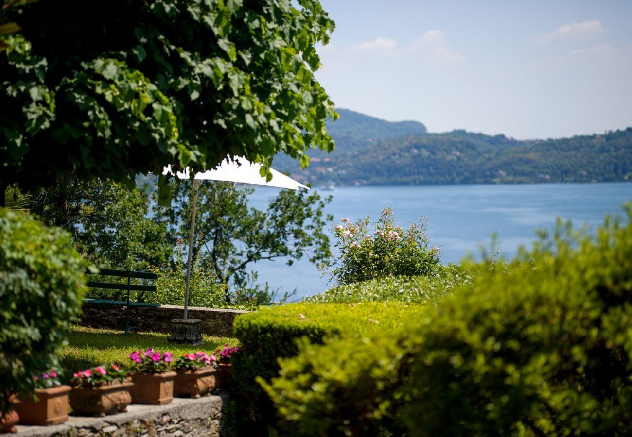 Villa a Verbania - Il Motto villa with big garden and lake view