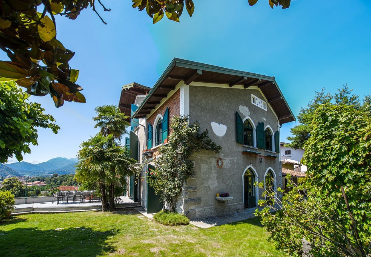 Villa a Verbania - Charming villa Il Motto with pool