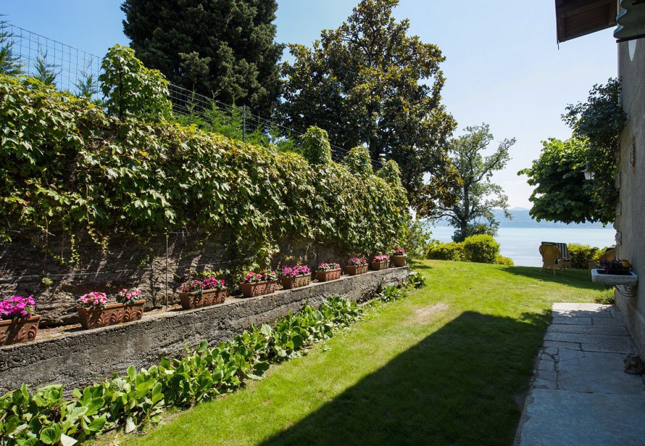 Villa a Verbania - Il Motto villa with big garden and lake view