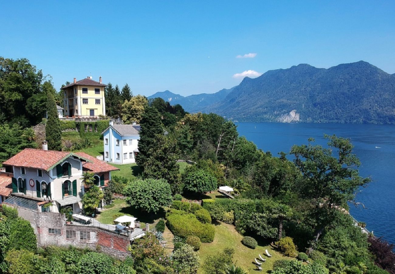 Villa a Verbania - Il Motto villa with big garden and lake view