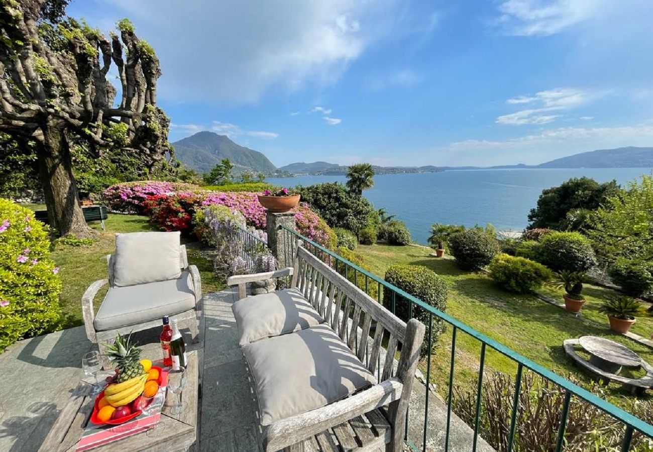 Villa a Verbania - Il Motto villa with big garden and lake view