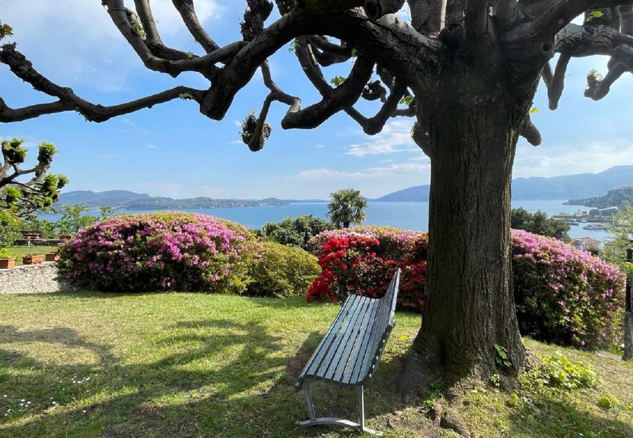 Villa a Verbania - Il Motto villa with big garden and lake view