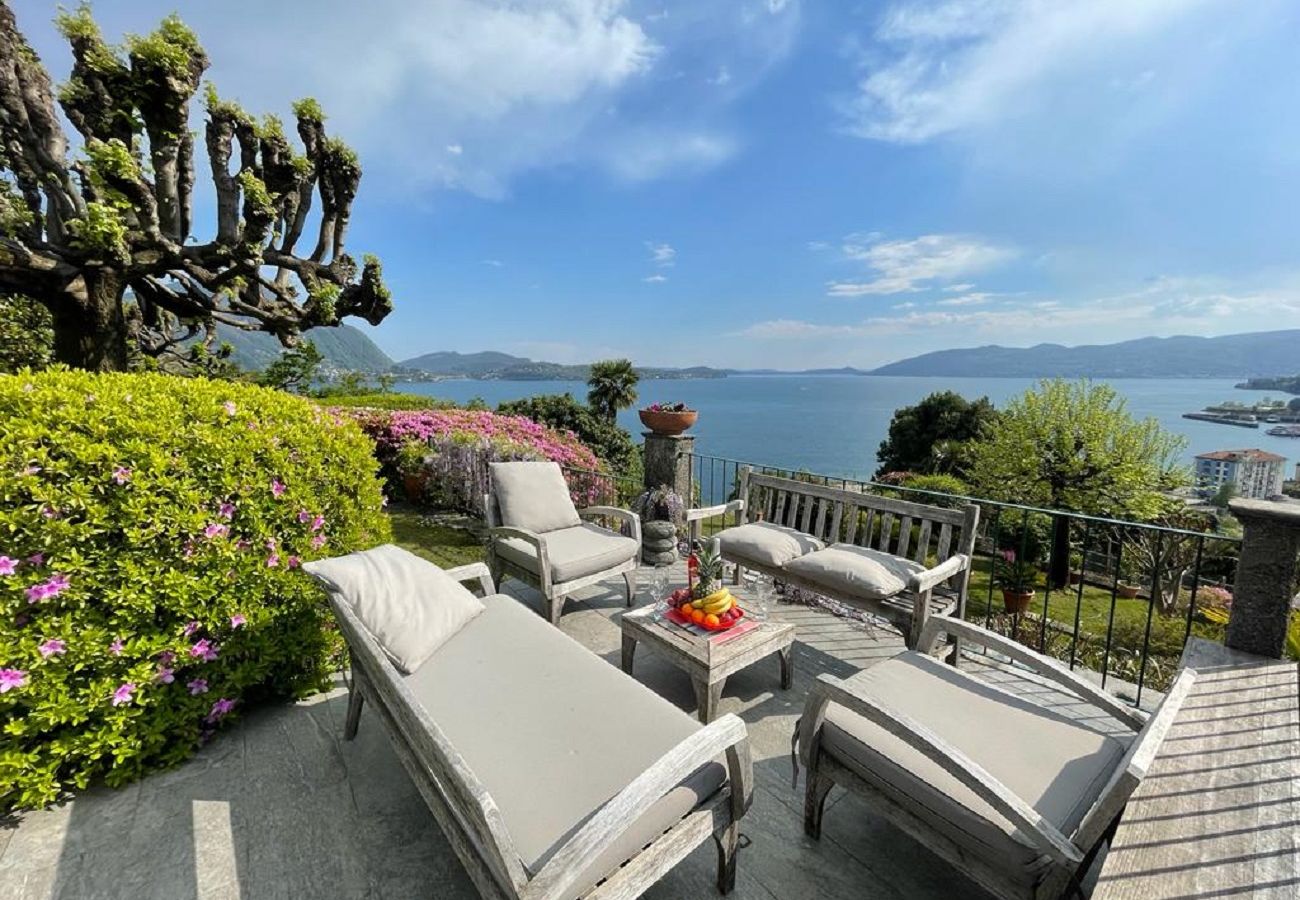 Villa a Verbania - Il Motto villa with big garden and lake view