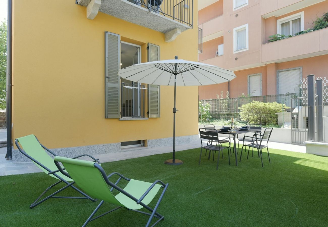 Appartamento a Baveno - Sunflower apartment 1 with terrace in Baveno