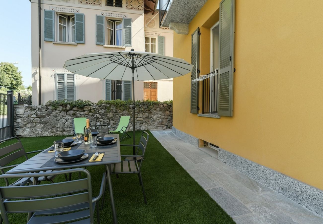 Appartamento a Baveno - Sunflower apartment 1 with terrace in Baveno