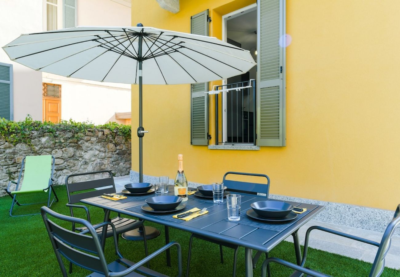 Appartamento a Baveno - Sunflower apartment 1 with terrace in Baveno