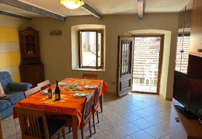  a Cannobio - Marlene apartment with balcony in the center fo Ca