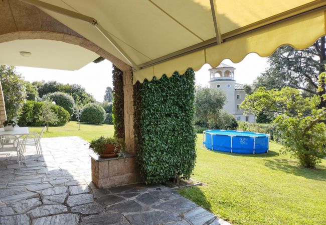  a Verbania - Ines apartment in villa with garden and small pool