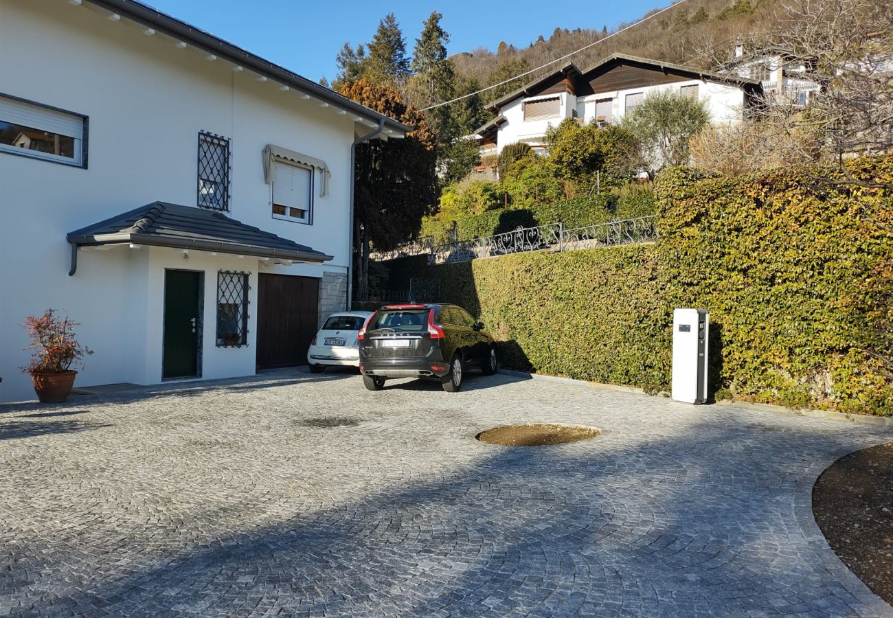 Appartamento a Verbania - Ines apartment in villa with garden and small pool