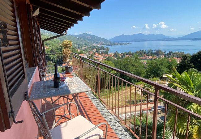 Appartamento a Meina - Penthouse Andrea apartment with private pool Appartamento a Meina - Penthouse Andrea apartment with private pool