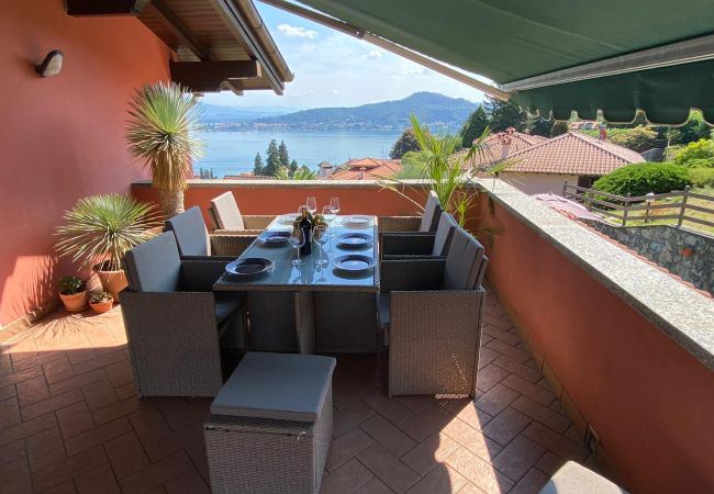 Appartamento a Meina - Penthouse Andrea apartment with private pool Appartamento a Meina - Penthouse Andrea apartment with private pool