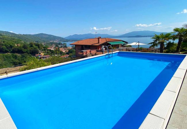 Appartamento a Meina - Penthouse Andrea apartment with private pool Appartamento a Meina - Penthouse Andrea apartment with private pool