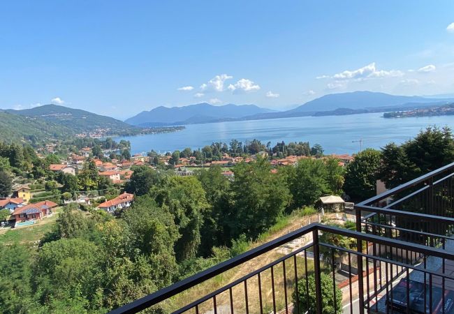 Appartamento a Meina - Penthouse Andrea apartment with private pool Appartamento a Meina - Penthouse Andrea apartment with private pool