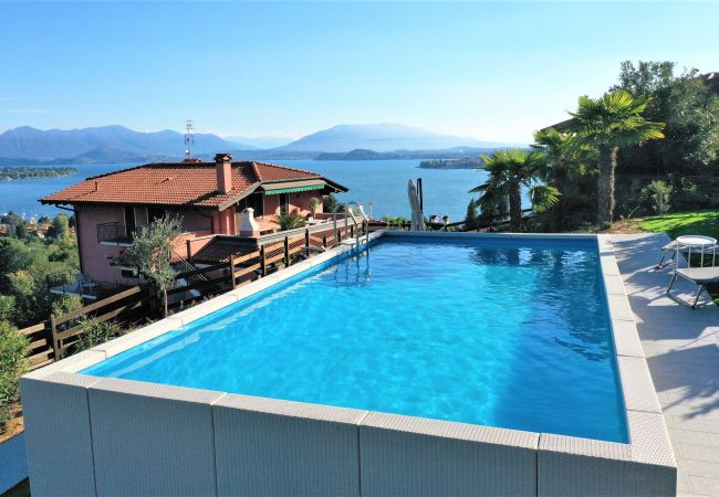 Appartamento a Meina - Penthouse Andrea apartment with private pool Appartamento a Meina - Penthouse Andrea apartment with private pool