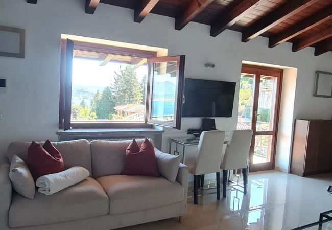 Appartamento a Meina - Penthouse Andrea apartment with private pool Appartamento a Meina - Penthouse Andrea apartment with private pool