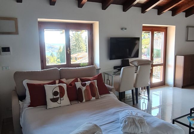 Appartamento a Meina - Penthouse Andrea apartment with private pool Appartamento a Meina - Penthouse Andrea apartment with private pool