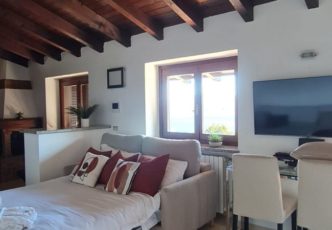Appartamento a Meina - Penthouse Andrea apartment with private pool Appartamento a Meina - Penthouse Andrea apartment with private pool