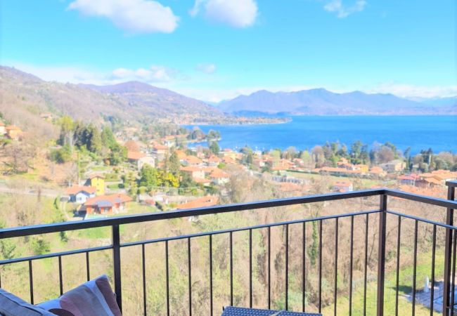 Appartamento a Meina - Penthouse Andrea apartment with private pool Appartamento a Meina - Penthouse Andrea apartment with private pool