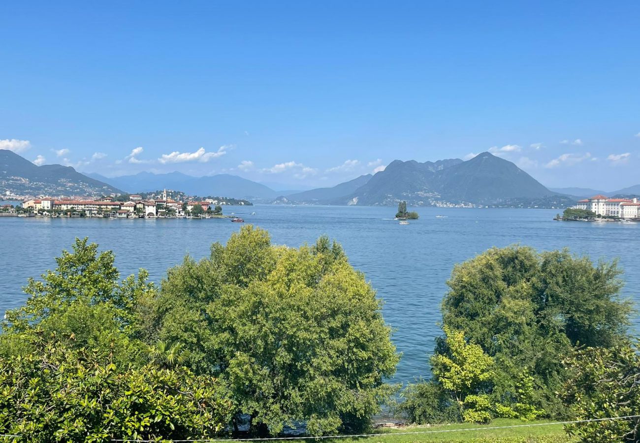 Appartamento a Baveno - Isole apartment with pool and lake view in Baveno