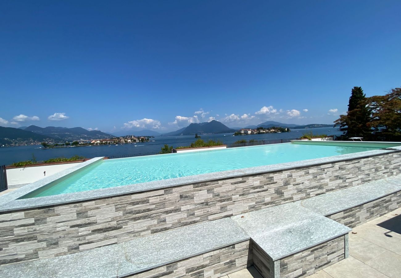 Appartamento a Baveno - Isole apartment with pool and lake view in Baveno