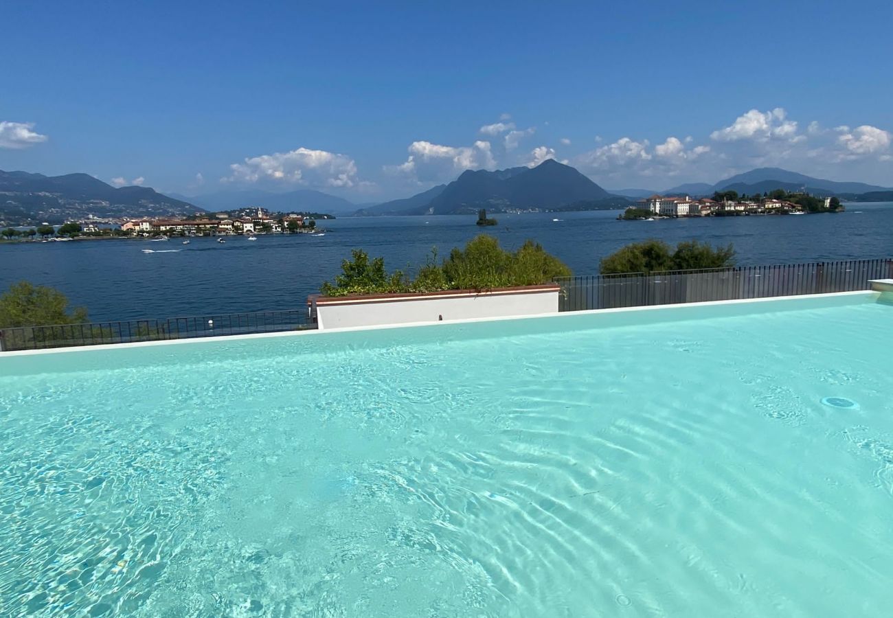 Appartamento a Baveno - Isole apartment with pool and lake view in Baveno