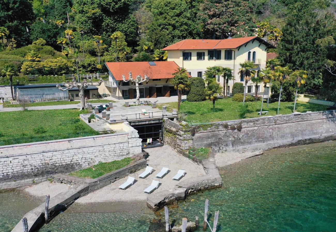 Villa a Ghiffa - Fiorina charming villa with private beach