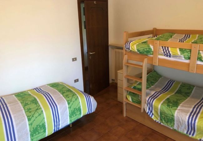Appartamento a Luino - Cordelia 9 Apartment with pool in Luino Appartamento a Luino - Cordelia 9 Apartment with pool in Luino
