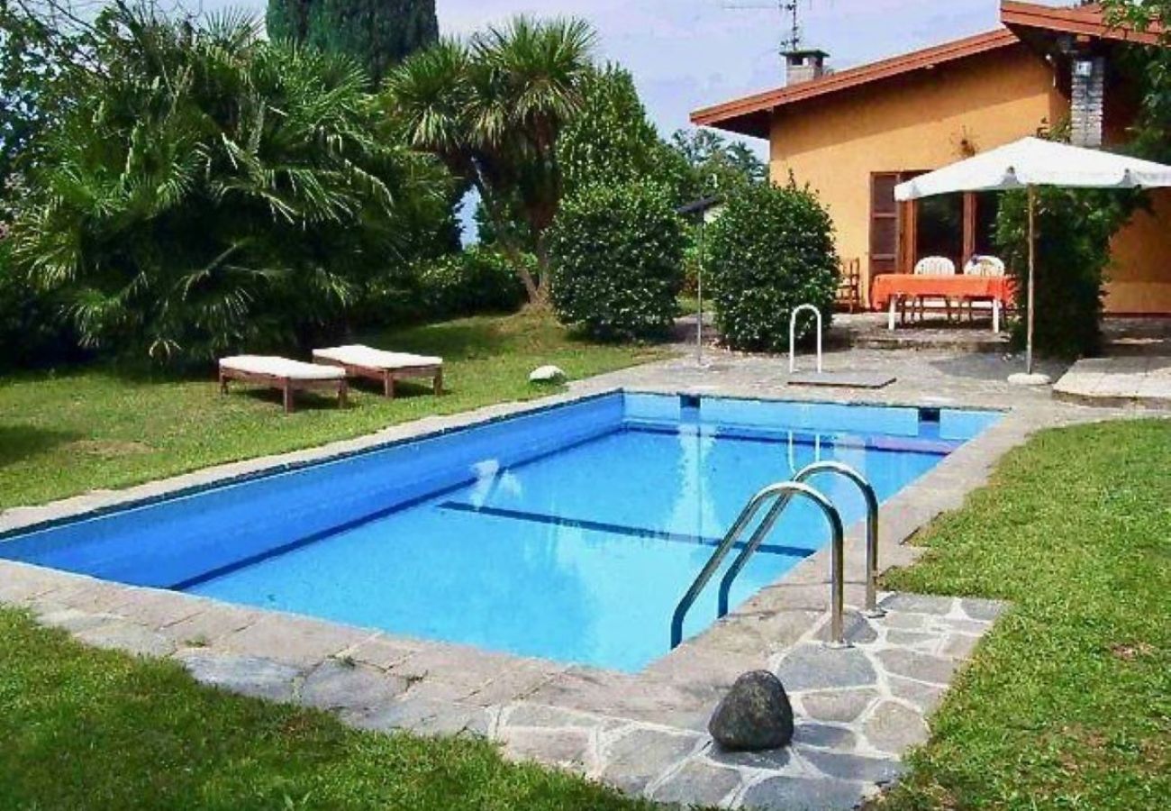 Villa a Brezzo di Bedero - Mirabella villa with pool and garden  in Brezzo di