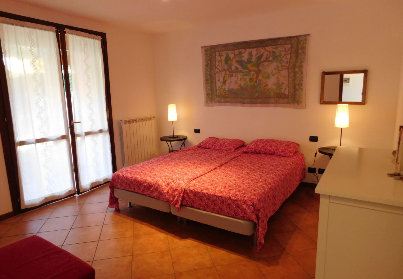 Appartamento a Agra - Rosmarino 1 apartment in Agra with pool and view