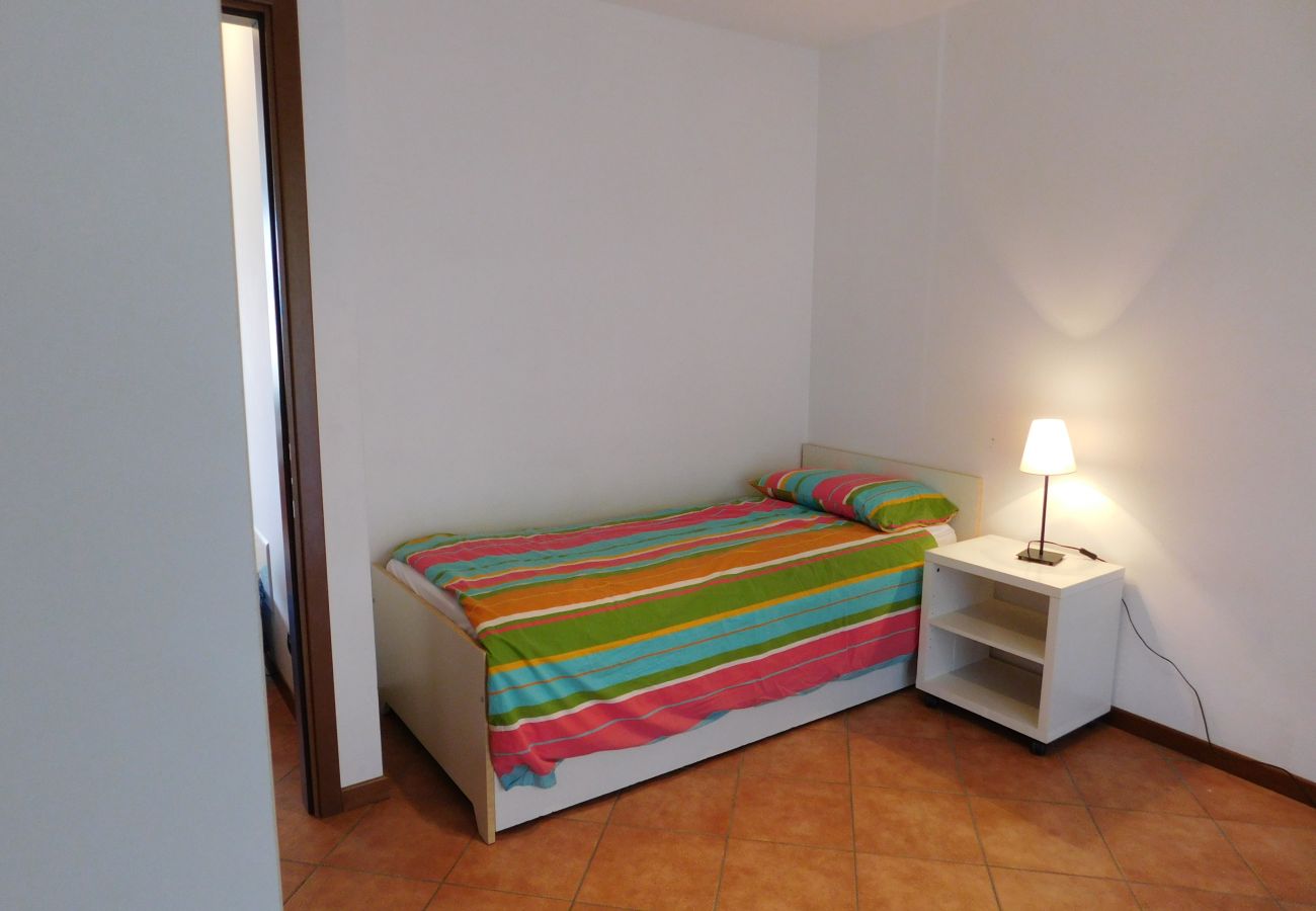 Appartamento a Agra - Rosmarino 1 apartment in Agra with pool and view