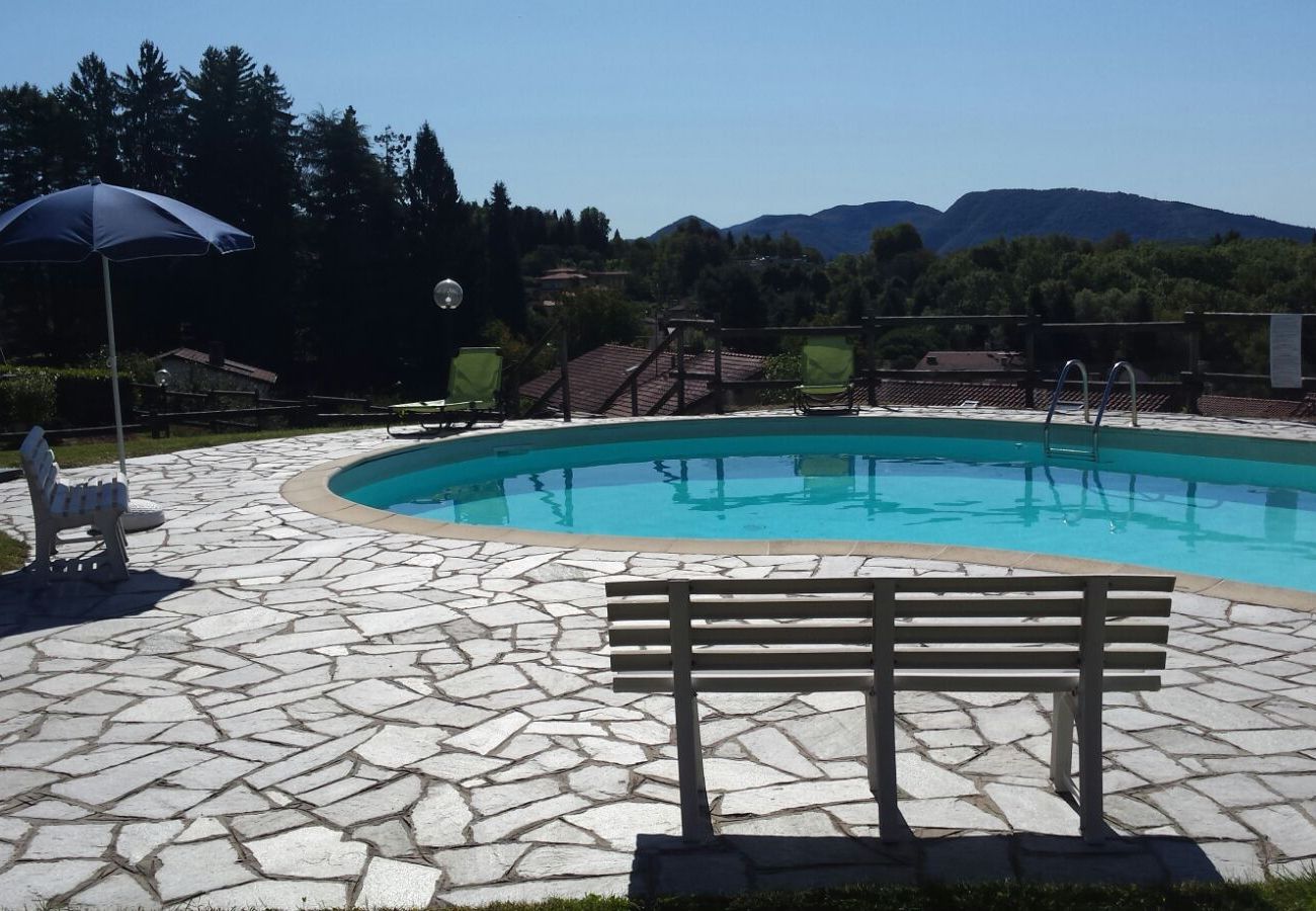 Appartamento a Agra - Rosmarino 1 apartment in Agra with pool and view