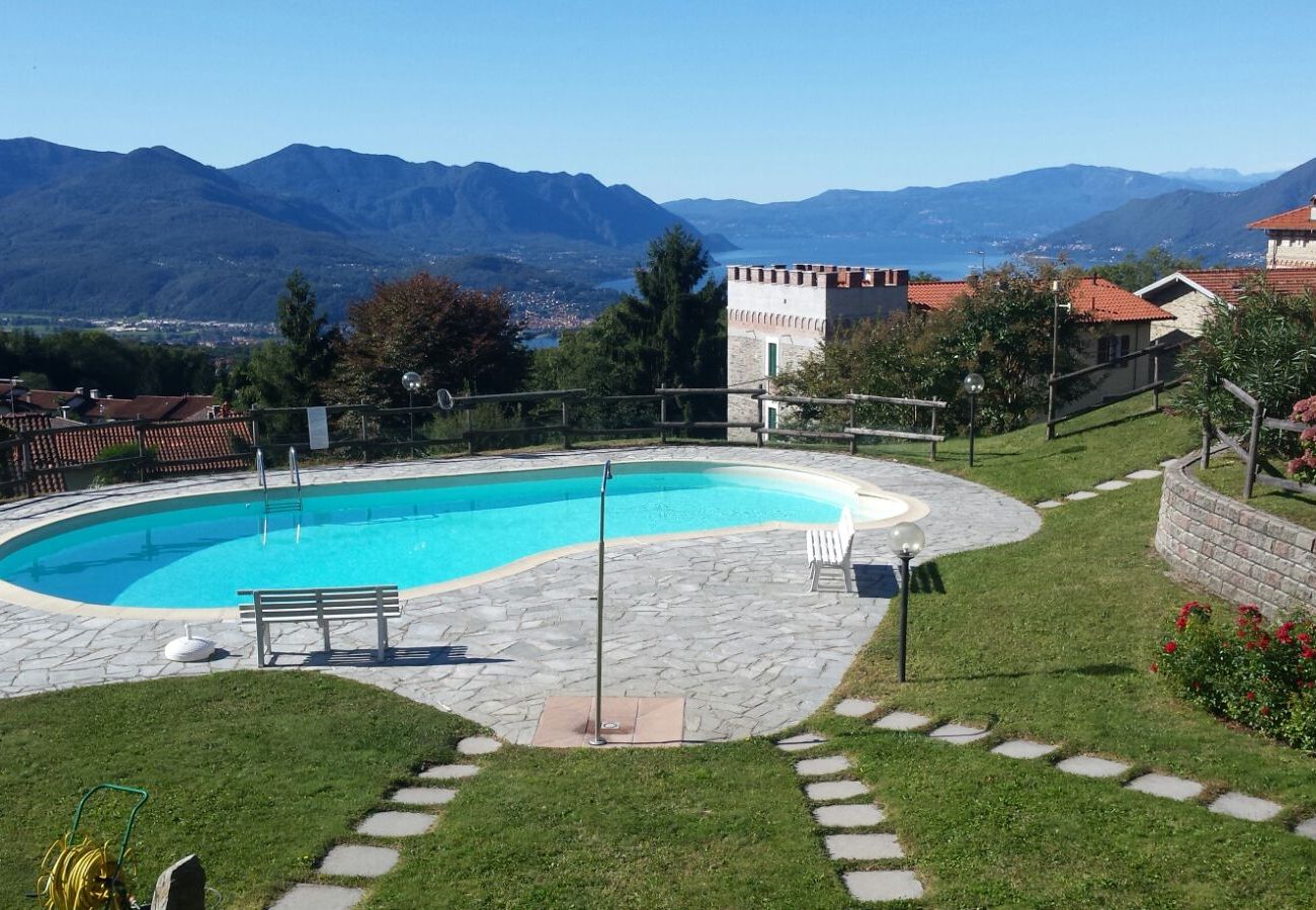 Appartamento a Agra - Rosmarino 1 apartment in Agra with pool and view