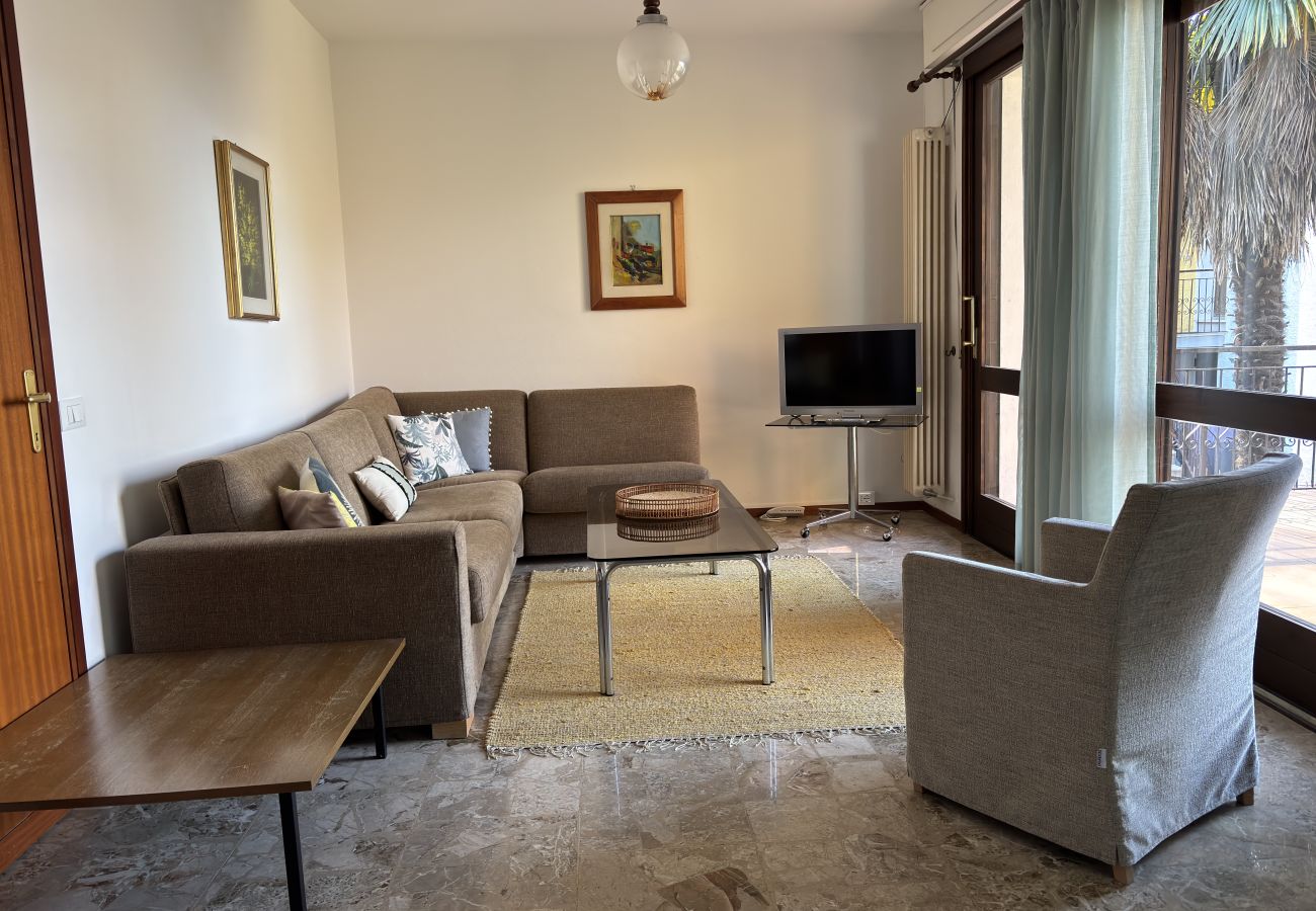 Appartamento a Luino - Carmen apartment with lake view and balcony